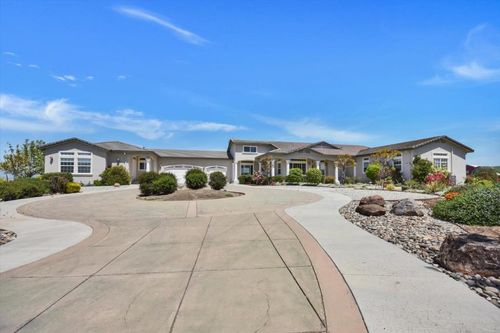 525 Heatherwood Estates Dr, Hollister, CA, 95023-9164 | Card Image