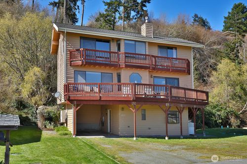 3837 Driftwood Dr, Clinton, WA, 98236-9254 | Card Image