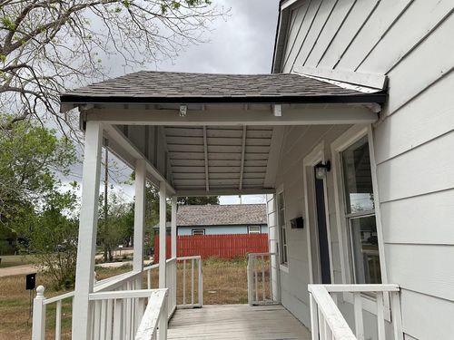 1004 Harlem St, El Campo, TX, 77437-4828 | Card Image