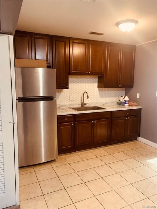 22751 Rosewood St, Oak Park, MI, 48237-2905 | Card Image