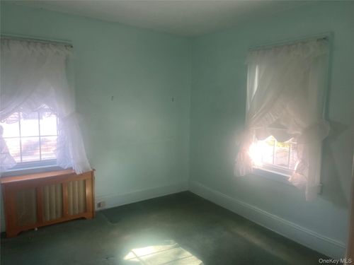 22 Eton St, Valley Stream, NY, 11581-2904 | Card Image