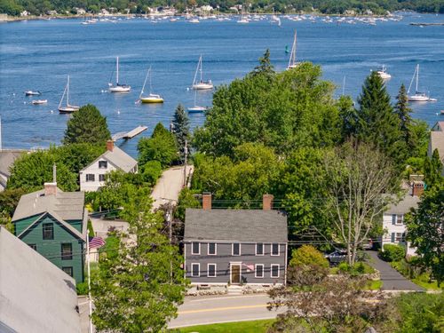 42 Main St, New Castle, NH, 03854-4464 | Card Image