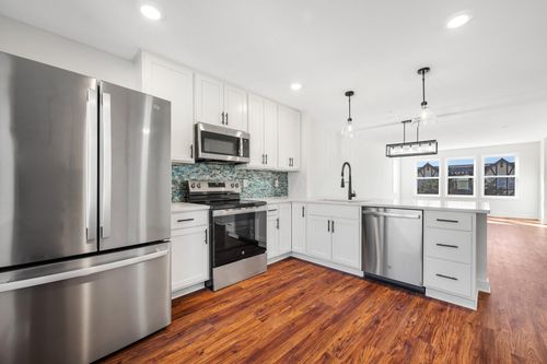 2604 Golden Valley Rd, MINNEAPOLIS, MN, 55411-2808 | Card Image