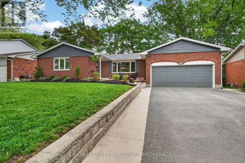 230 Bicknell Cres, Kingston, ON, K7M4T6 | Card Image