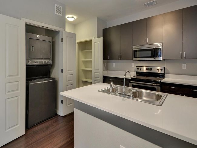 APT-303 - 2822 Rio Grande St, Condo with 3 bedrooms, 2 bathrooms and 2 parking in Austin TX | Image 4