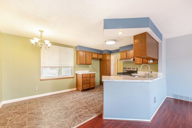 22493 E 10 Mile Rd, House other with 2 bedrooms, 1 bathrooms and null parking in Saint Clair Shores MI | Image 5