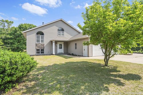 6803 Dale Ct, Fennville, MI, 49408-8601 | Card Image