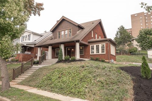 453 S Meadowcroft Ave, Mt. Lebanon, PA, 15228-1409 | Card Image