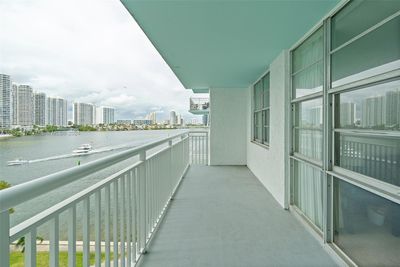 720 - 301 174th St, Condo with 2 bedrooms, 2 bathrooms and null parking in Sunny Isles Beach FL | Image 2