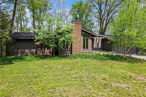 8 Lodge Pole Rd, Pittsford, NY, 14534-4550 | Card Image