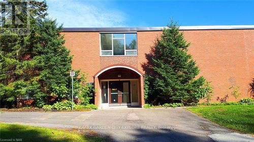 1165 Centre St, Fenwick, ON, L0S1C0 | Card Image