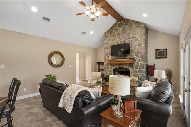6443 Hardy Weedon Rd, House other with 3 bedrooms, 2 bathrooms and 1 parking in College Station TX | Image 6