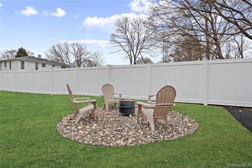 333 Cass St, Dix Hills, NY, 11746-7005 | Card Image