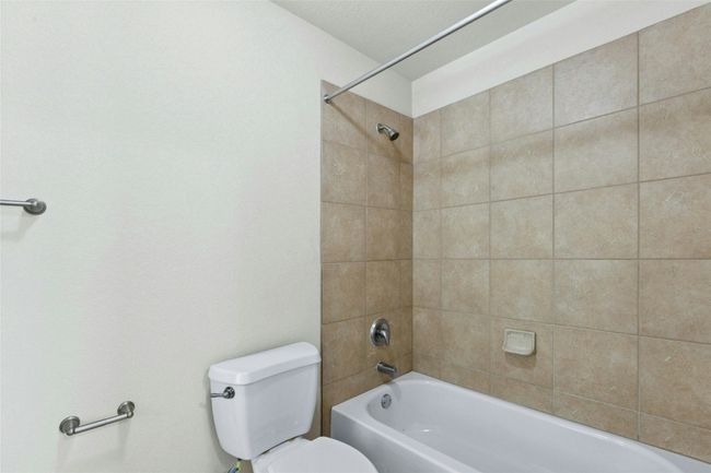 Bathroom with toilet and shower / washtub combination | Image 27