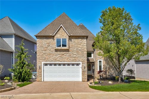 3836 Heron Watch Dr, Green, OH, 44319-5800 | Card Image