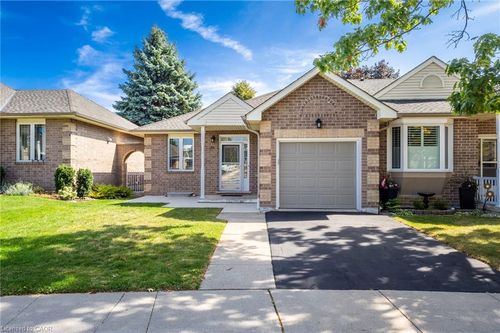 39 Twentyplace Blvd, Hamilton, ON, L9B0B8 | Card Image