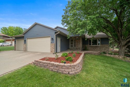 1000 N Richmond Cir, Sioux Falls, SD, 57103-6646 | Card Image