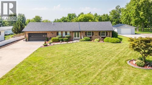 373 County Rd 34, Essex, ON, N8M2X5 | Card Image