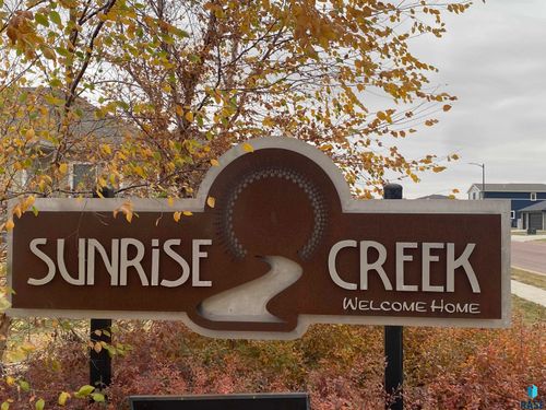 2805 E Sunray Cir Circle, Brandon, SD, 57005 | Card Image