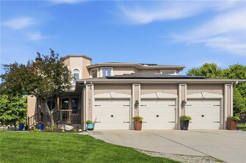 901 Sw Raintree Dr, Lee's Summit, MO, 64082-4601 | Card Image