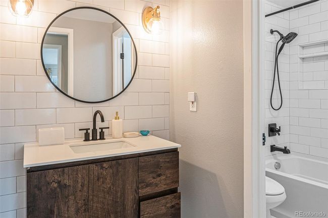 6931 S Knolls Way, Townhouse with 3 bedrooms, 2 bathrooms and 4 parking in Centennial CO | Image 11