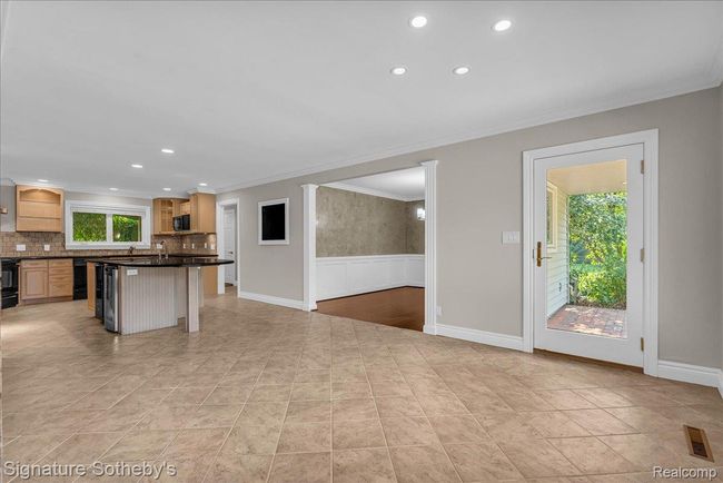 Additional Dining Space | Image 18