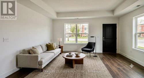 l115-9560 Islington Ave, Woodbridge, ON, L4H5E8 | Card Image