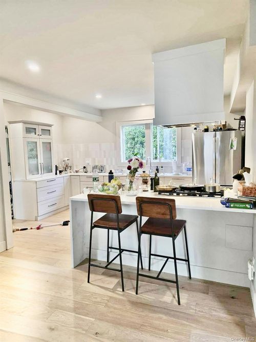 18 Webster Ave, Harrison, NY, 10528-2906 | Card Image