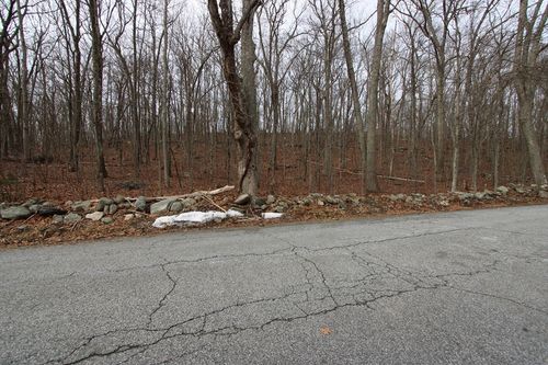 47 Southwick Rd, Sutton, MA, 01590-2302 | Card Image