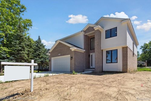 2911 Walsh Dr, Rochester Hills, MI, 48309-4328 | Card Image