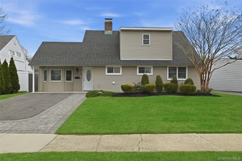 57 Cobalt Ln, Westbury, NY, 11590-5705 | Card Image