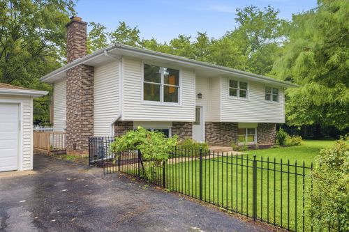27W440 Central Ave, Warrenville, IL, 60555-3200 | Card Image