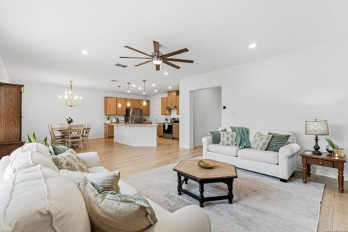 106 E Low Cascade Dr, Boerne, TX, 78006-3598 | Card Image