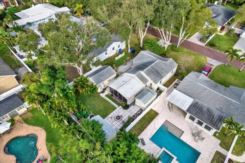 734 37th Ave N, St Petersburg, FL, 33704-1252 | Card Image