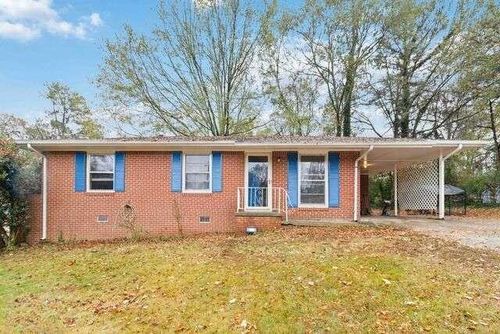 913 Longleaf Dr, Forest Park, GA, 30297-4106 | Card Image