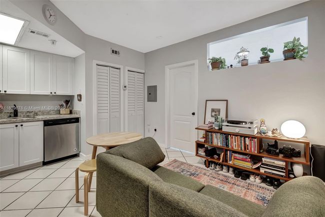 APT-402 - 3051 Sw 27 Th Ave, Condo with 1 bedrooms, 1 bathrooms and null parking in Miami FL | Image 5