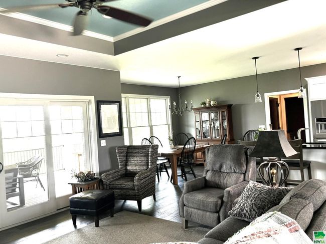 925 Sunrise Trl, House other with 5 bedrooms, 3 bathrooms and null parking in Sioux Center IA | Image 12