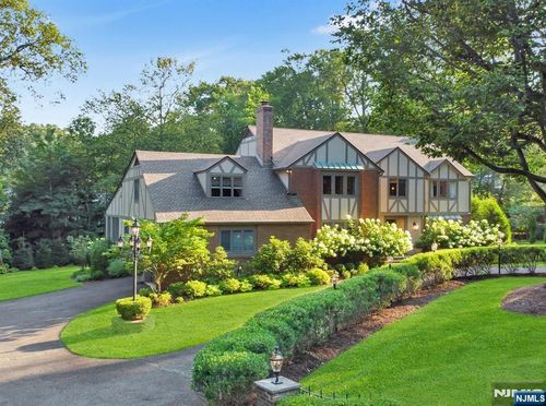 9 Deerfield Dr, Woodcliff Lake, NJ, 07677-8114 | Card Image