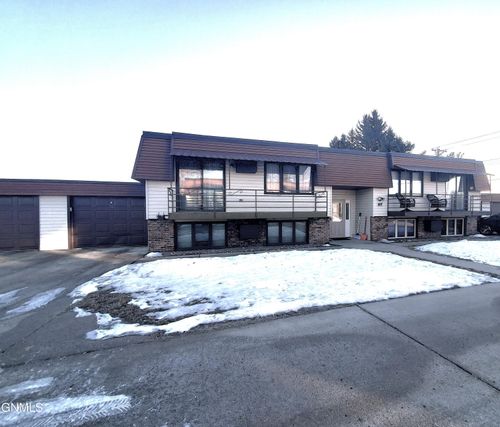 607 E Interstate Ave, Bismarck, ND, 58503-1176 | Card Image