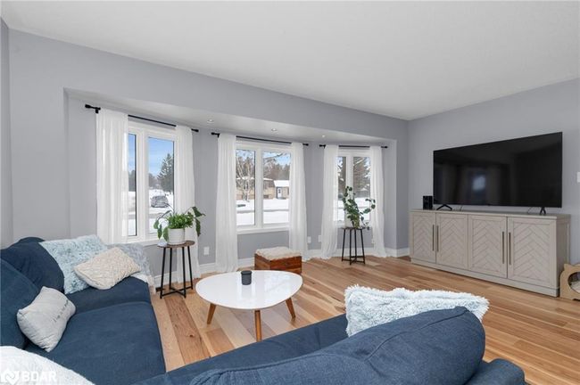 203 Camilla Cres, House other with 5 bedrooms, 2 bathrooms and 6 parking in Thornton ON | Image 19