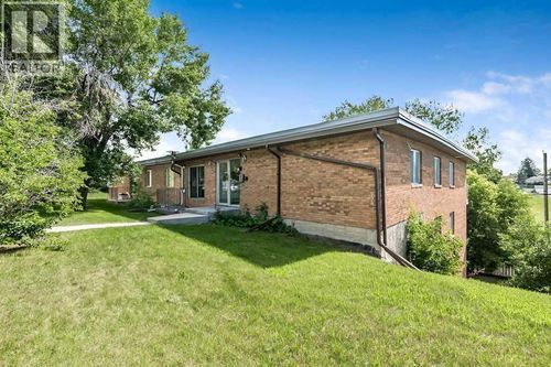 4328 4 St Nw, Calgary, AB, T2K1A2 | Card Image