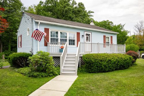 45 Holt Rd, Hyde Park, NY, 12538-1827 | Card Image