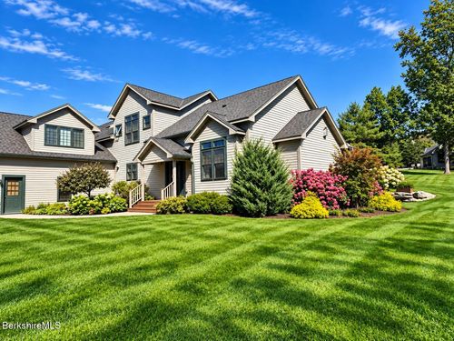 577 Mallard Ln, Lee, MA, 01238 | Card Image