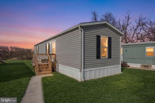 69 Mobile Dr, THOMASVILLE, PA, 17364-9743 | Card Image