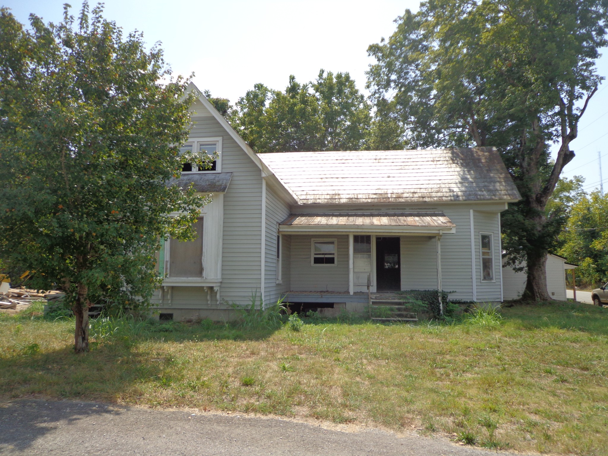 Duffle St, Waverly, TN 37185