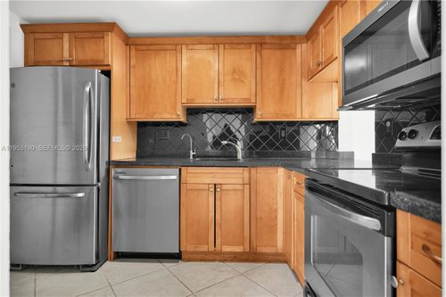 apt-4g-4141 Nautilus Dr, Miami Beach, FL, 33140-2874 | Card Image