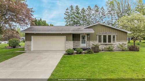 324 S Parkway Drive, BRILLION, WI, 54110 | Card Image