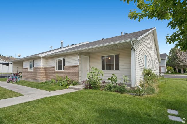 Ranch-style home with a front yard and brick siding | Image 22
