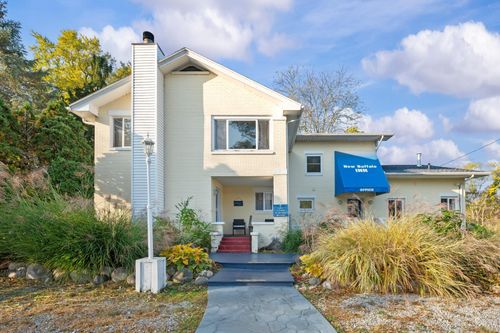 231 E Buffalo St, New Buffalo, MI, 49117-1107 | Card Image