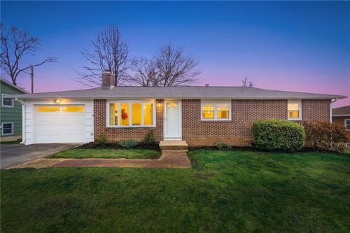 137 Monterey Dr, West Warwick, RI, 02893-3341 | Card Image